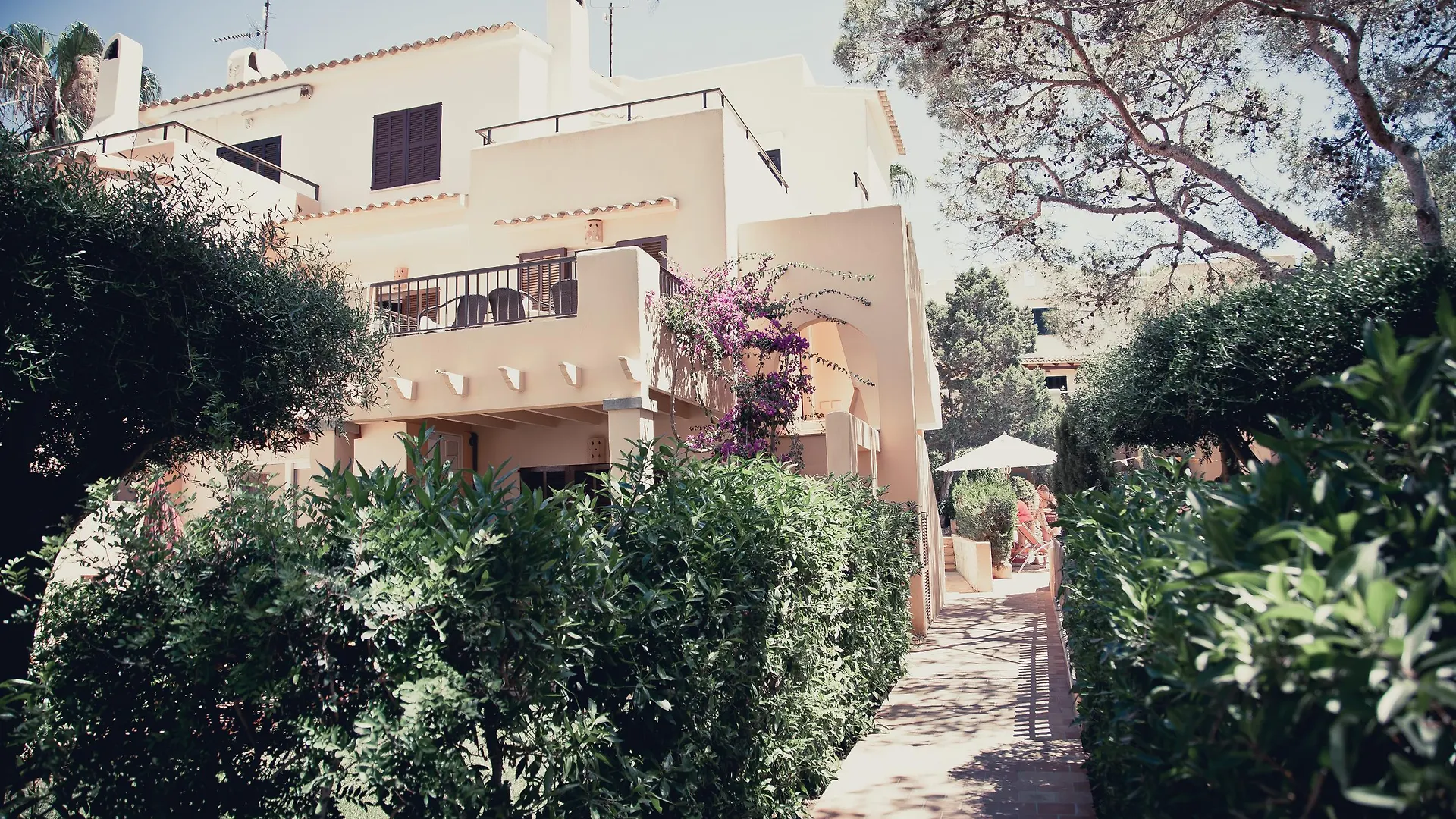 Apartamentos Playa Ferrera Cala Ferrera  Aparthotel