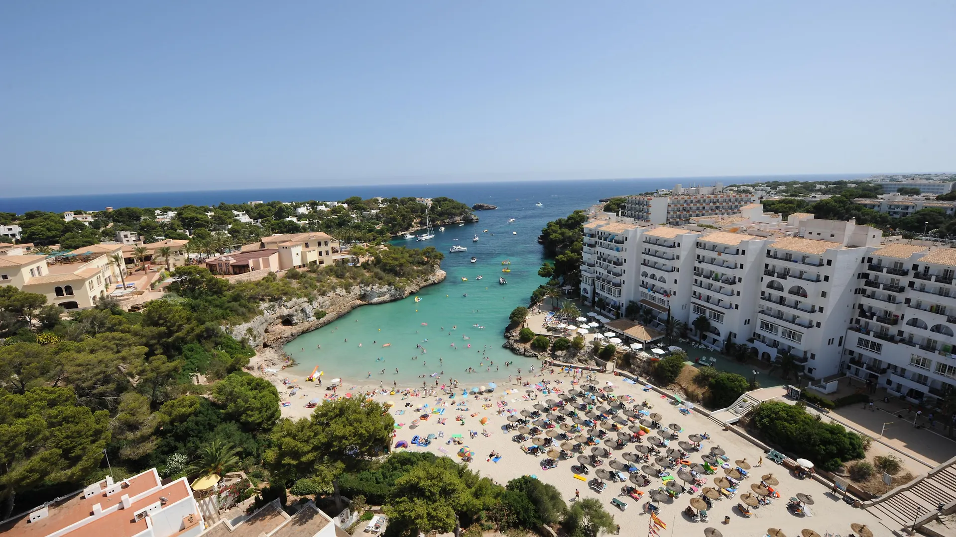 Apartamentos Playa Ferrera Cala Ferrera  Spain