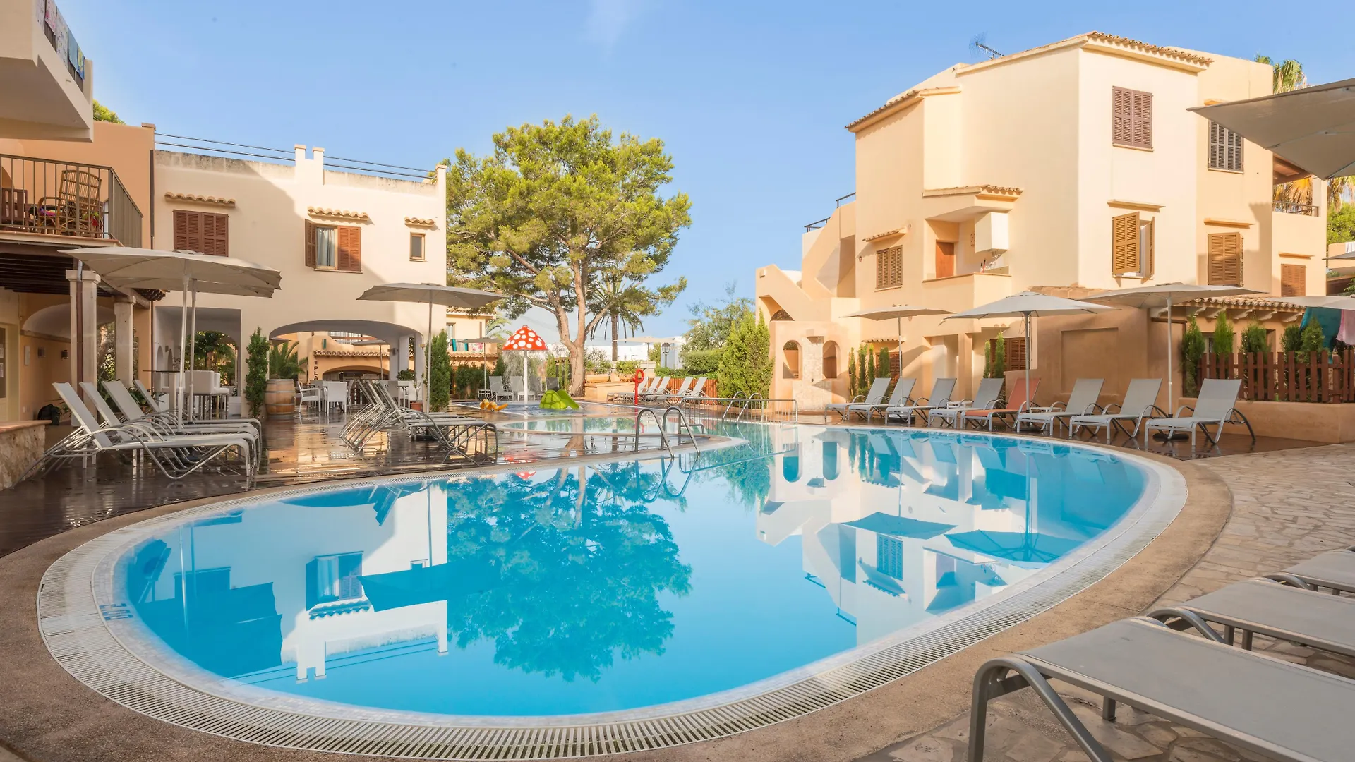 Apartamentos Playa Ferrera Cala Ferrera
